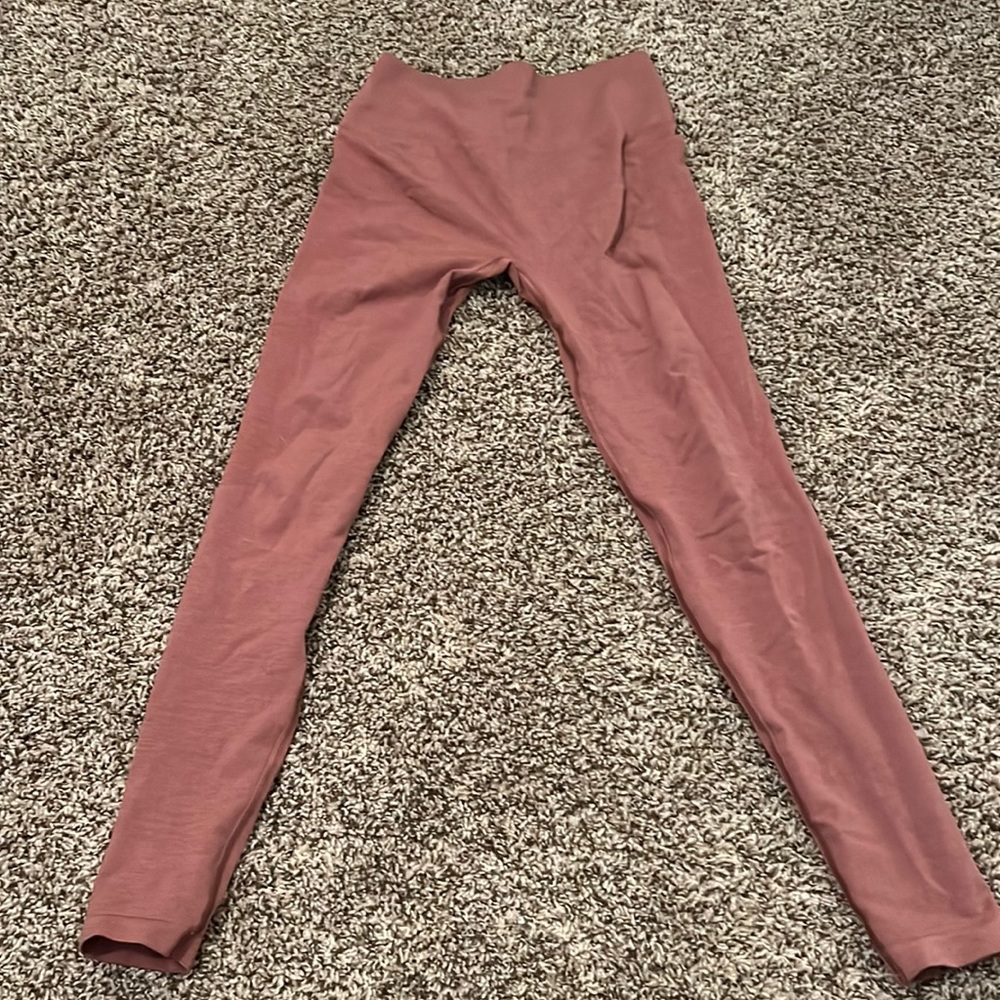 Alphalete Amplify Legging, in the color rose, size medium 🙂